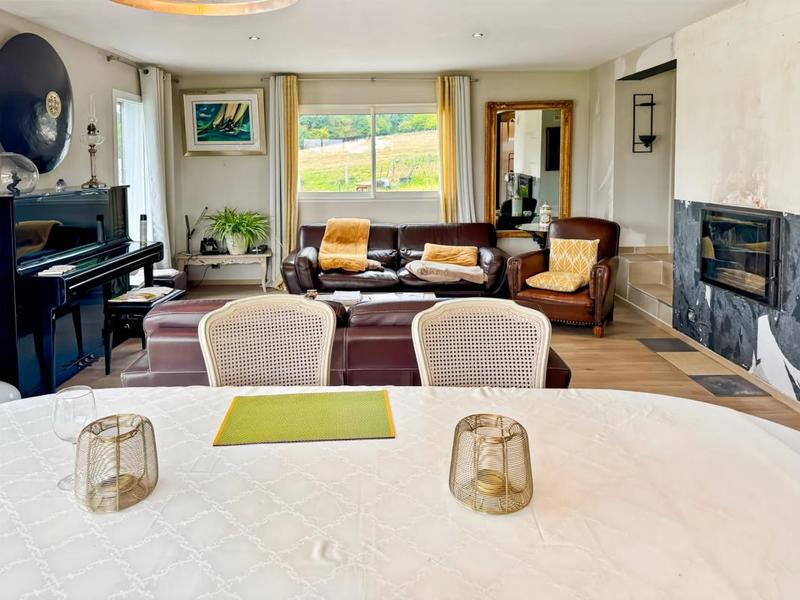 Propriété - 200 m² - 8 pièces