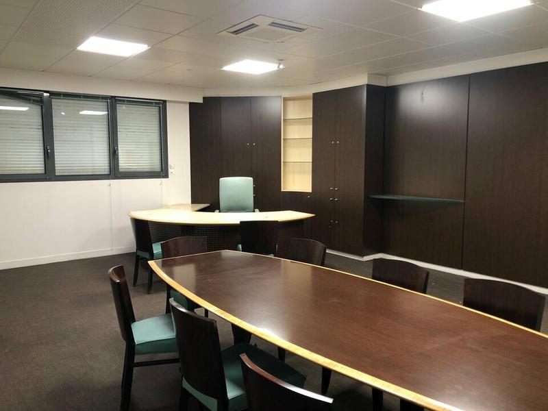 Bureau - 636 m²