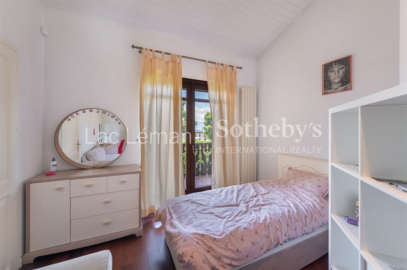 Maison - 225 m² - 6 pièces