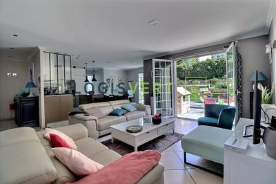 Maison - 352 m² - 8 pièces