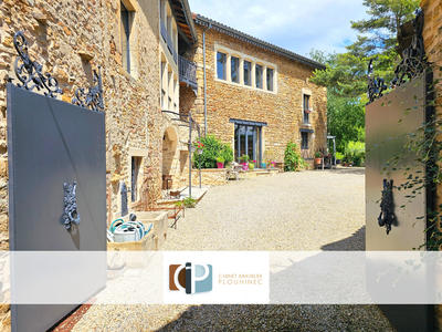 Maison - 305 m² - 8 pièces