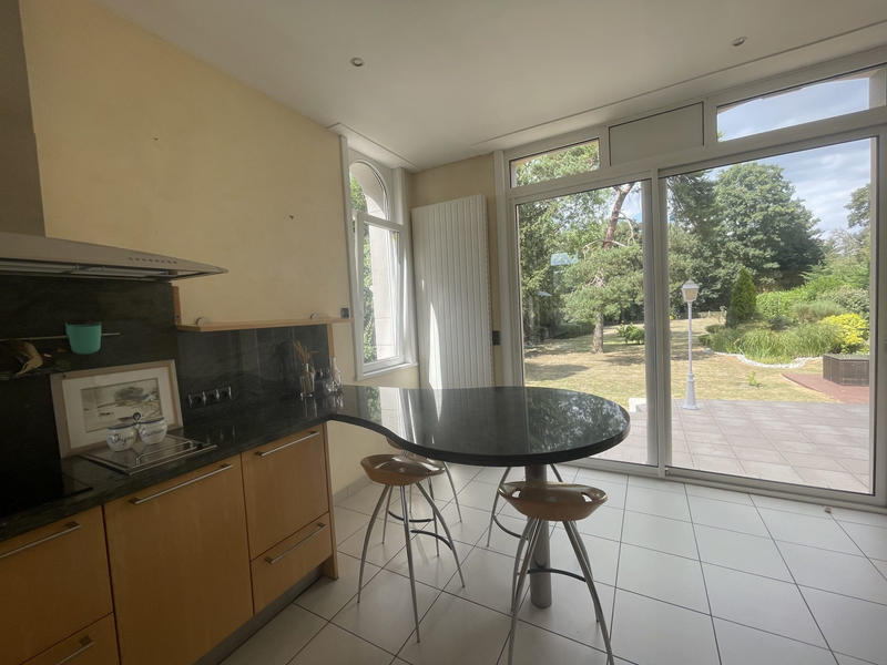 Maison - 337 m² - 10 pièces