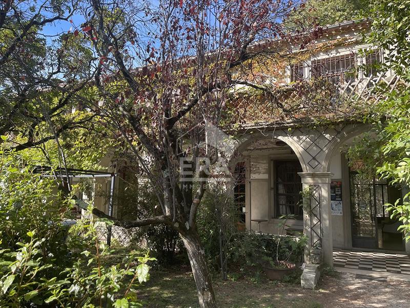 Demeure - 900 m² - 14 pièces