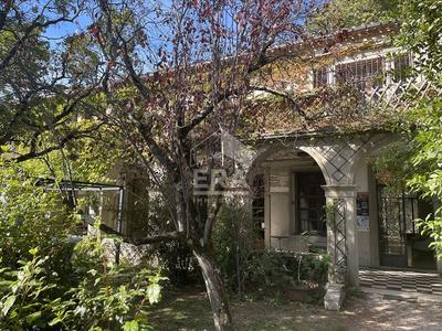 Demeure - 900 m² - 14 pièces