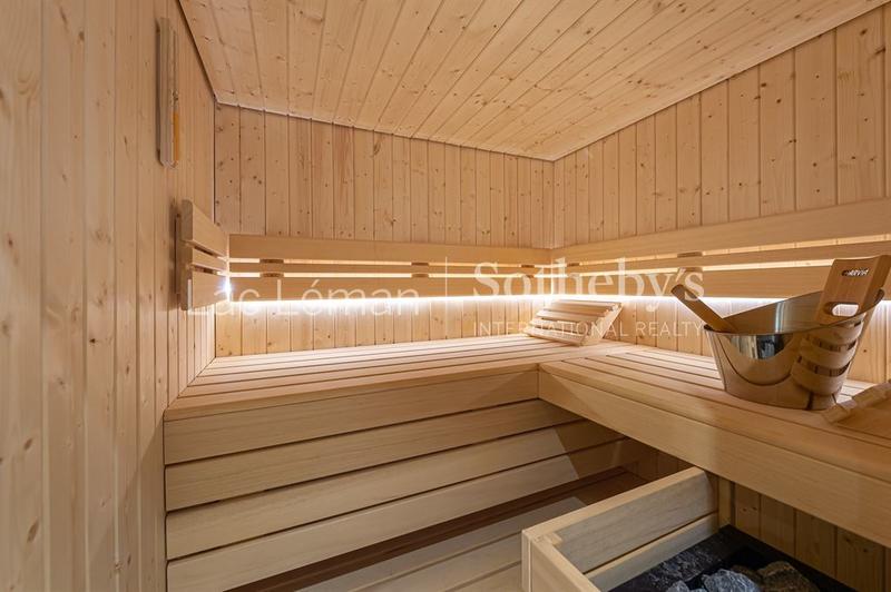 Maison - 223 m² - 8 pièces