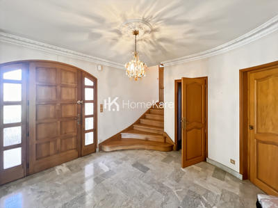 Maison - 250 m² - 5 pièces