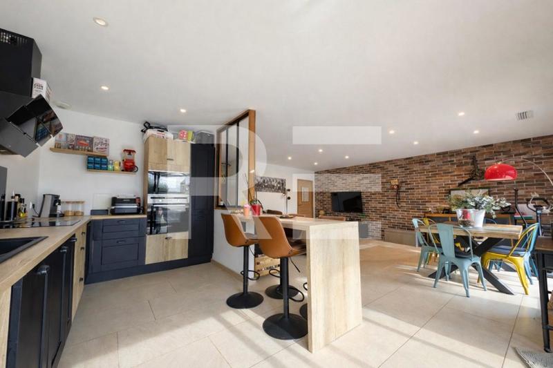 Maison - 92 m² - 4 pièces