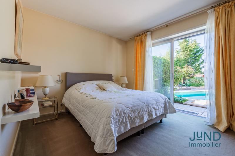 Maison - 280 m² - 8 pièces