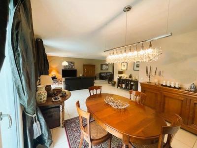 Maison - 256 m² - 9 pièces