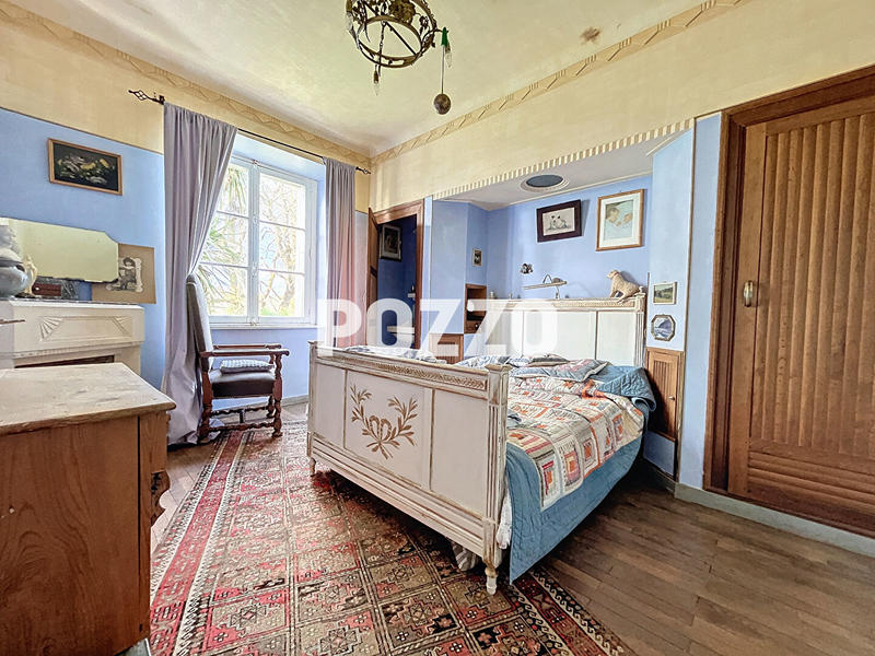 Maison - 439 m² - 16 pièces