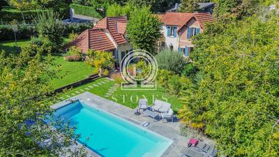 Maison ancienne - 213 m² - 8 pièces