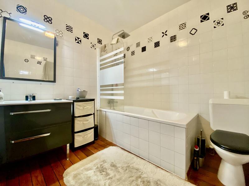 Maison - 279 m² - 9 pièces