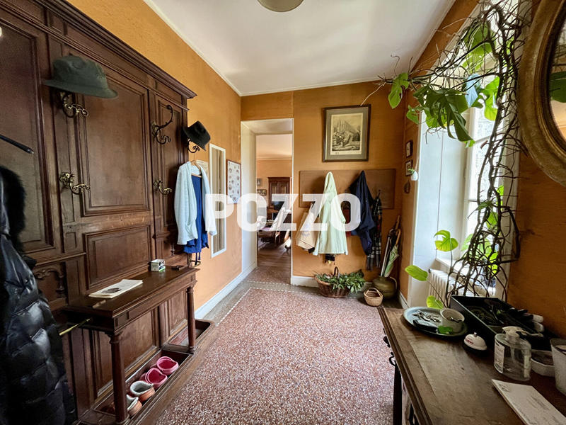 Maison - 250 m² - 12 pièces