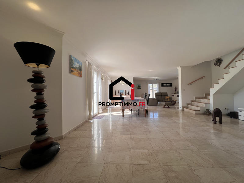 Maison traditionnelle - 208 m² - 7 pièces