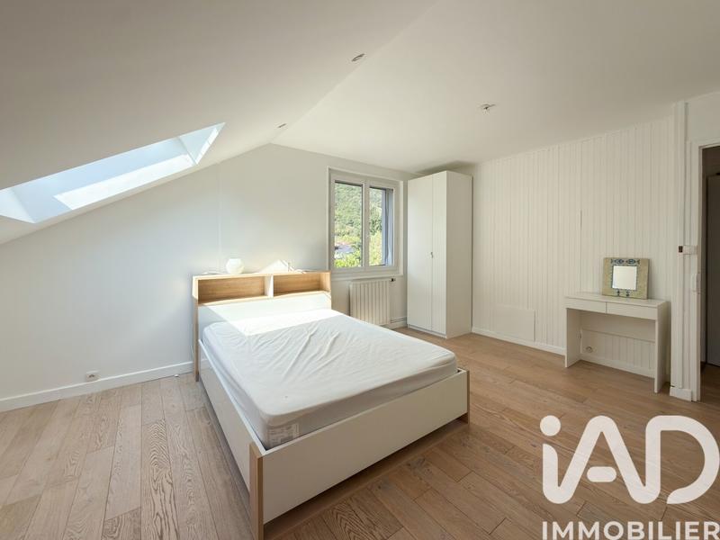 Maison - 210 m² - 7 pièces