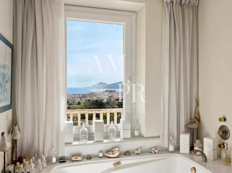 Maison - 682 m² - 11 pièces