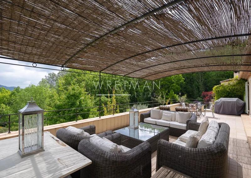 Villa - 260 m² - 8 pièces