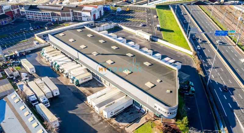 Local d'activités - 2 420 m²