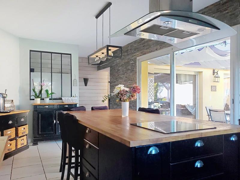 Maison - 245 m² - 10 pièces