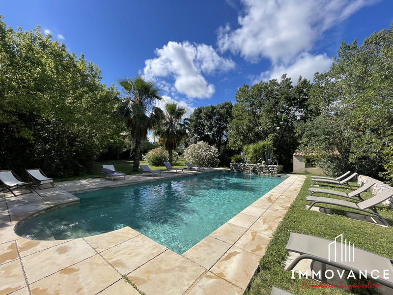 Maison - 747 m² - 23 pièces