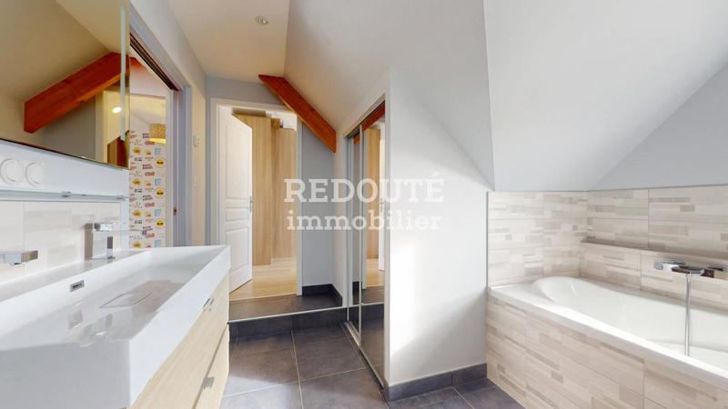 Maison - 203 m² - 7 pièces