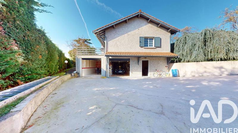 Maison - 245 m² - 8 pièces