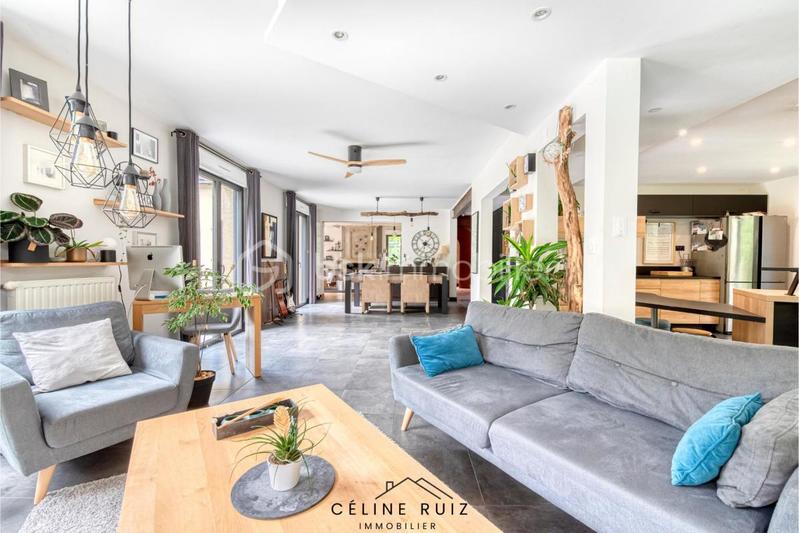 Maison - 250 m² - 8 pièces