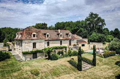 Maison - 295 m² - 8 pièces