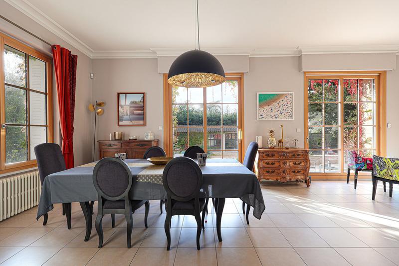 Maison - 360 m² - 12 pièces