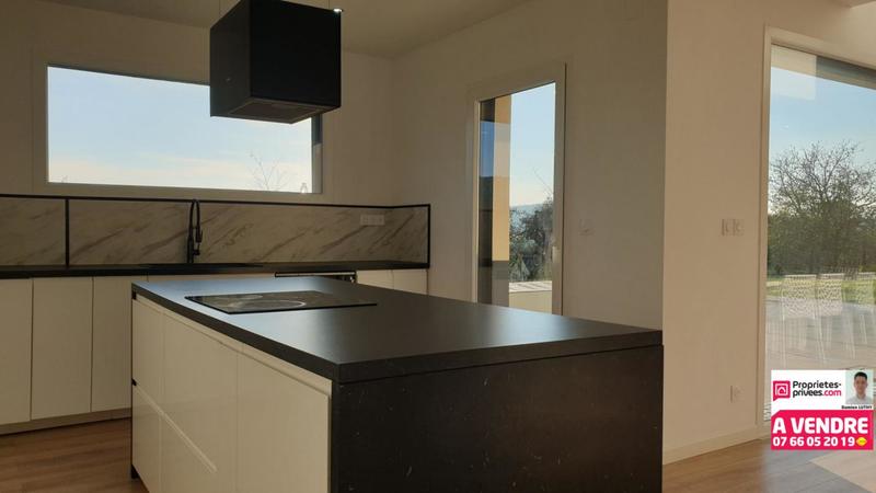 Maison - 213 m² - 8 pièces