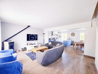 Maison traditionnelle - 141 m² - 6 pièces