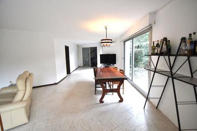Maison - 200 m² - 8 pièces