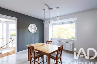 Maison - 235 m² - 11 pièces