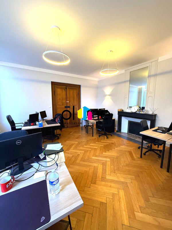 Bureau - 61 m²