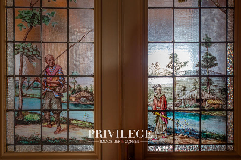 Propriété - 824 m² - 11 pièces