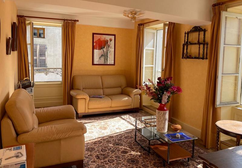 Maison - 350 m² - 10 pièces