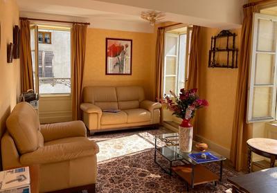 Maison - 350 m² - 10 pièces