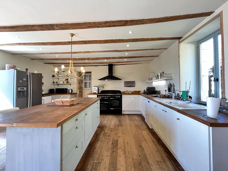 Maison - 200 m² - 8 pièces