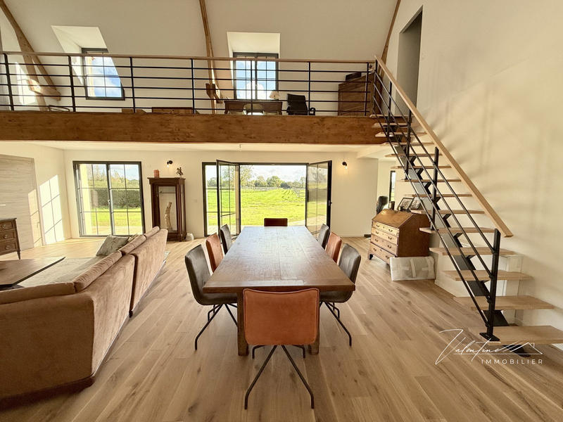 Maison - 277 m² - 8 pièces