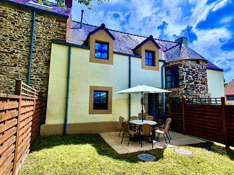 Maison - 352 m² - 16 pièces