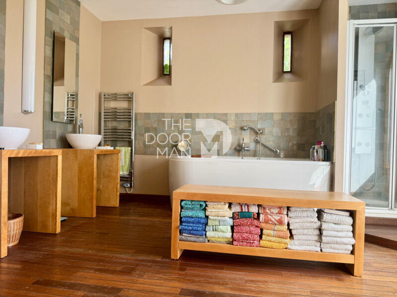 Propriété - 586 m² - 12 pièces