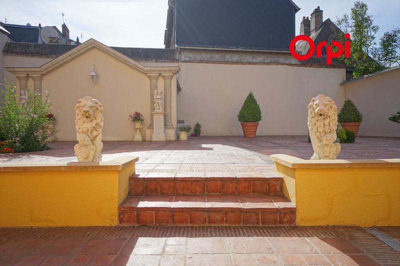 Propriété - 360 m² - 8 pièces