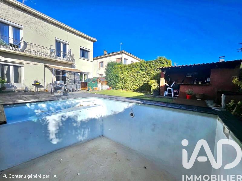 Maison - 181 m² - 7 pièces