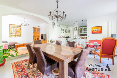 Maison - 189 m² - 8 pièces