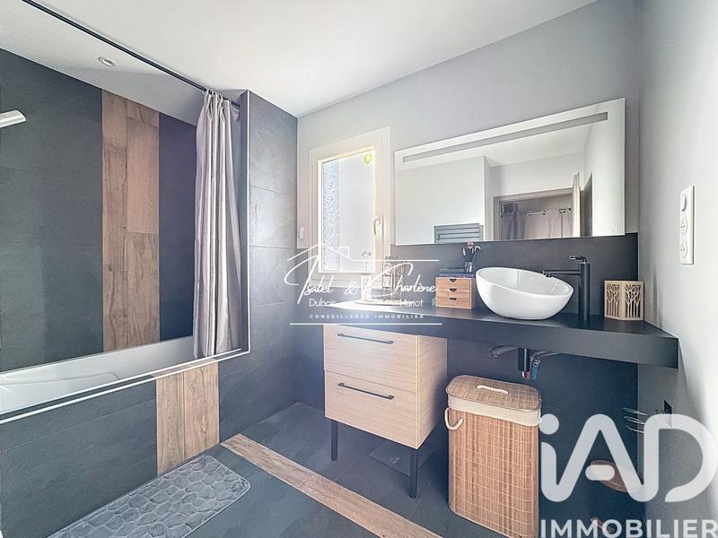 Maison - 141 m² - 8 pièces