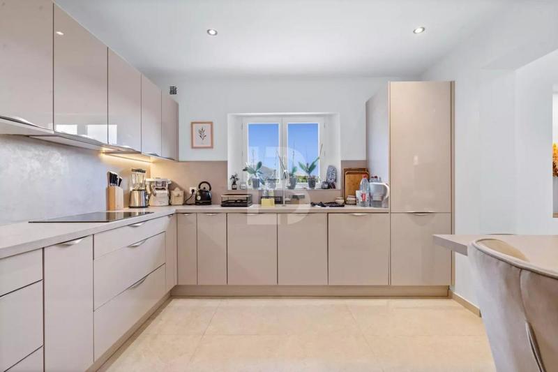 Propriété - 315 m² - 8 pièces