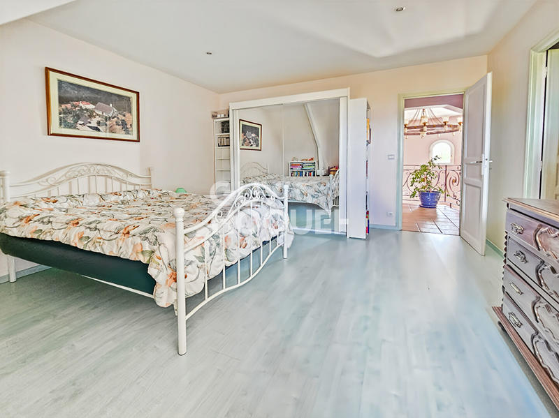 Maison - 340 m² - 10 pièces