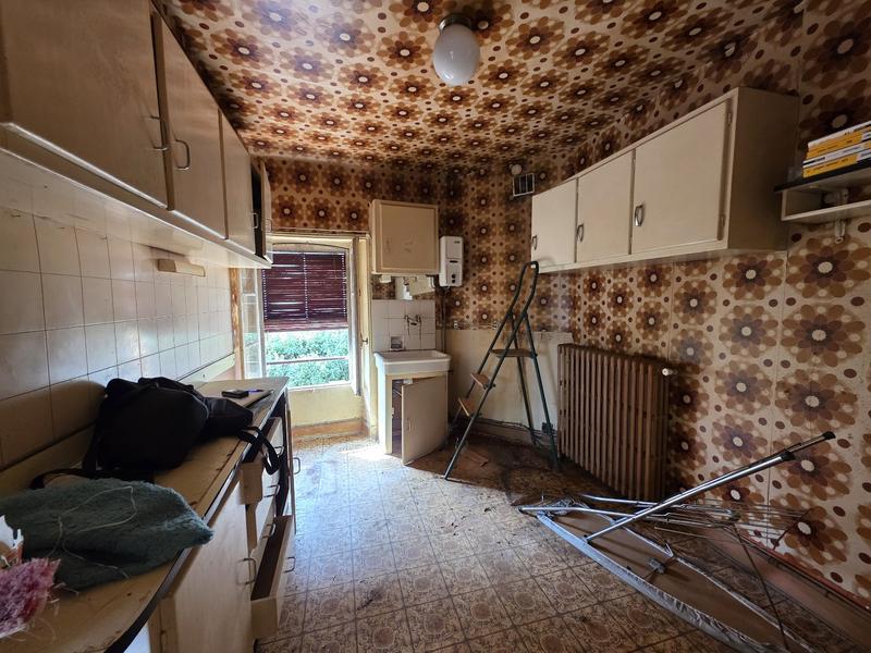 Maison - 99 m² - 11 pièces