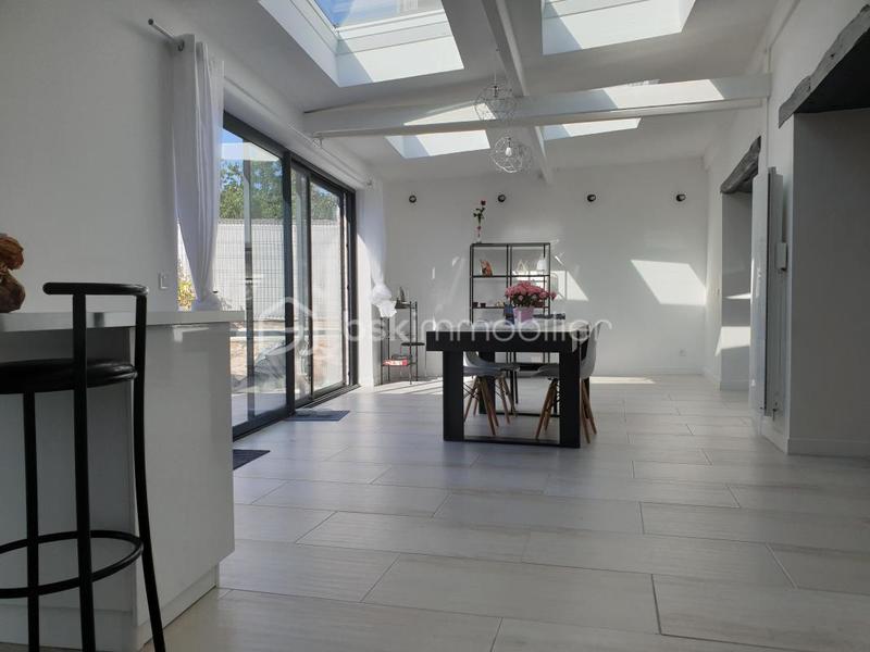 Maison - 230 m² - 8 pièces