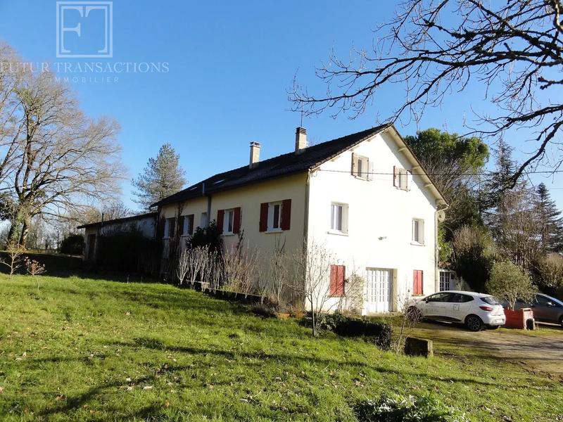 Maison - 233 m² - 12 pièces